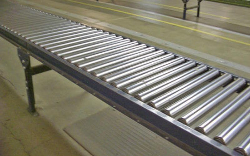 Băng tải con lăn thép là gì?