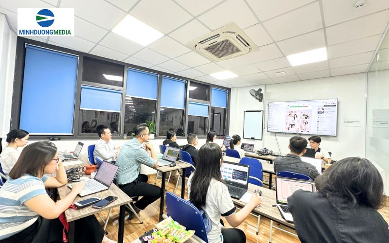 Ai Nên Tham Gia Khóa Học TikTok?