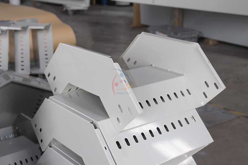 Phụ kiện máng cáp là gì? Tại sao lại quan trọng đến thế?