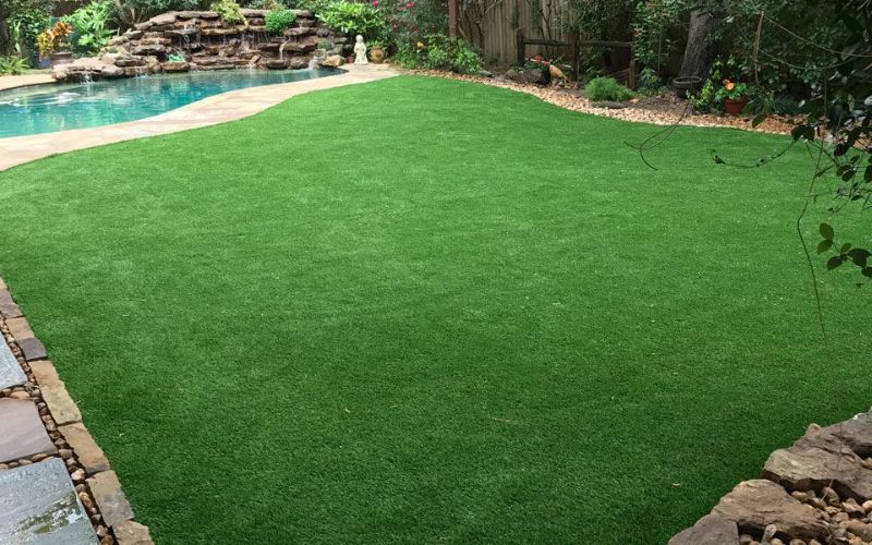 Chọn thảm cỏ nhân tạo như thế nào để dùng bền, đẹp