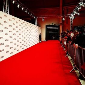 Thảm trải sàn sự kiện giá rẻ: Giải pháp tối ưu chi phí cho mọi chương trình tổ chức sự kiện