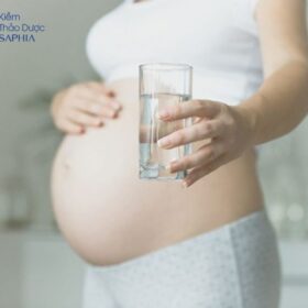 Bà bầu có được uống nước kiềm không? Giải đáp chi tiết, khoa học và an toàn cho thai kỳ