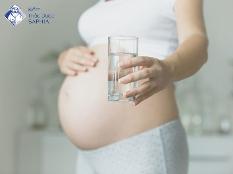 bà bầu có được uống nước kiềm không