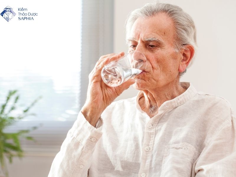 Vì sao nên uống nước kiềm?