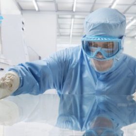 Khăn lau phòng sạch là gì? Đặc điểm, ứng dụng và quy trình sản xuất