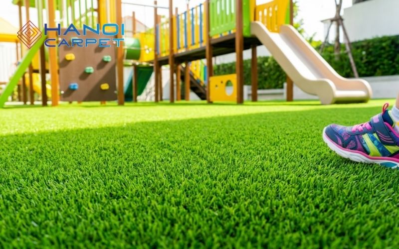 Kinh nghiệm chọn loại thảm cỏ nhân tạo cho sân chơi trẻ em phù hợp