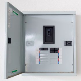 Vỏ tủ điện công nghiệp: cấu tạo, ưu điểm và ứng dụng