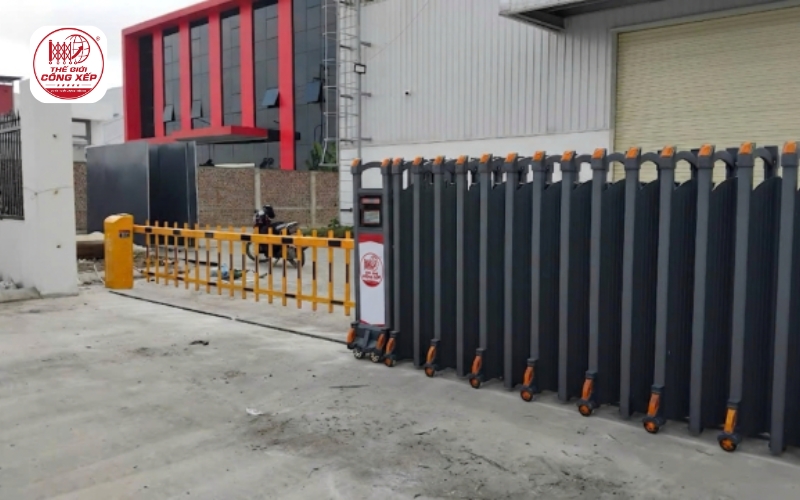 cổng xếp hợp kim nhôm