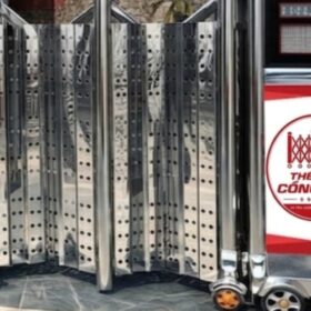 Cổng Xếp Nhôm Có Những Ưu Điểm Gì? Kinh Nghiệm Lựa Chọn Phù Hợp
